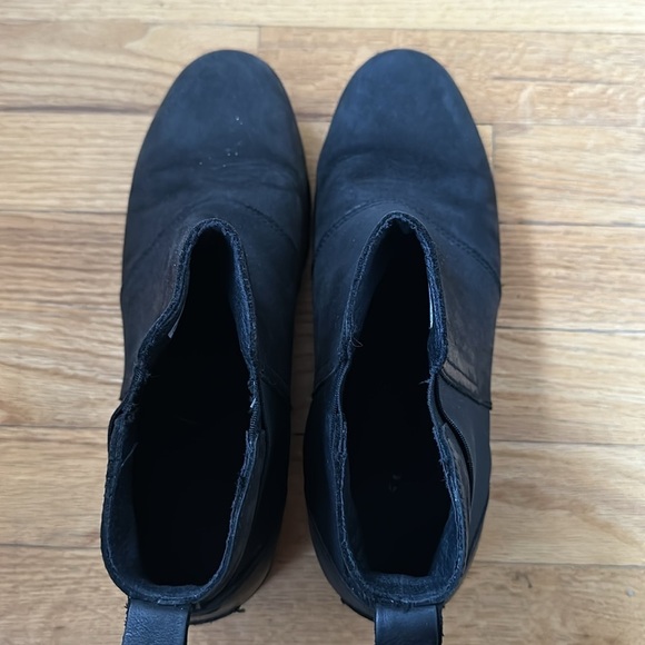 Sorel sz 9 black leather Emelie flat black boot great pre owned condition - Picture 2 of 6